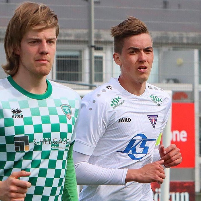 Konni tryggði sigurinn af punktinum á 86. mínútu. Hér er hann ásamt ónefndum kappa í liði Augnablika á Sauðárkróksvelli fyrr í sumar. MYND: ÓAB