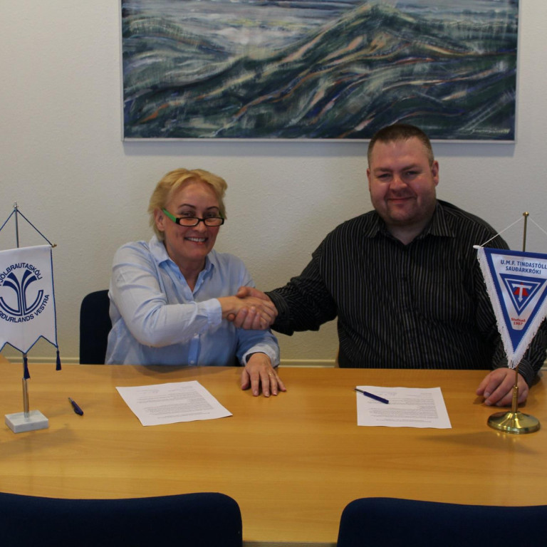 Samningar endurnýjaðir varðandi Körfuboltaakademíu FNV og U.M.F.T. Mynd: FNV.
