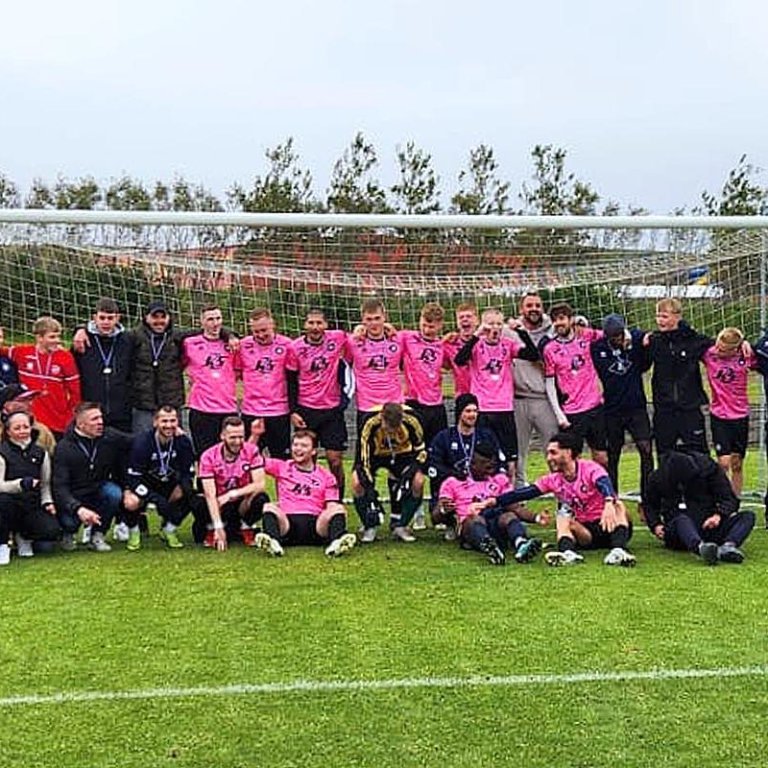 Kátir liðsmenn Kormáks Hvatar að leik loknum. MYND AF AÐDÁENDASÍÐU KORMÁKS HVATAR