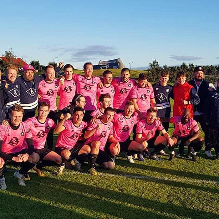 Sigurreift lið Kormáks/Hvatar að leik loknum nú undir kvöld. MYND: LEE ANN