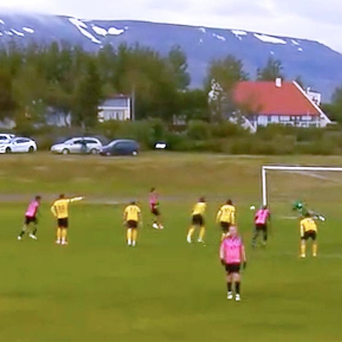 Artur við það að jafna leikinn úr vítaspyrnu. Það eru ekkert allir að horfa á kappann framkvæma spyrnuna. SKJÁSKOT AF AÐDÁENDASÍÐU KORMÁKS