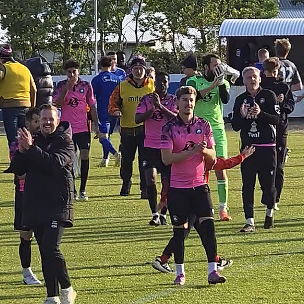 Húnvetningar fagna sætum sigri í gær. SKJÁSKOT AF AÐDÁENDASÍÐU KORMÁKS