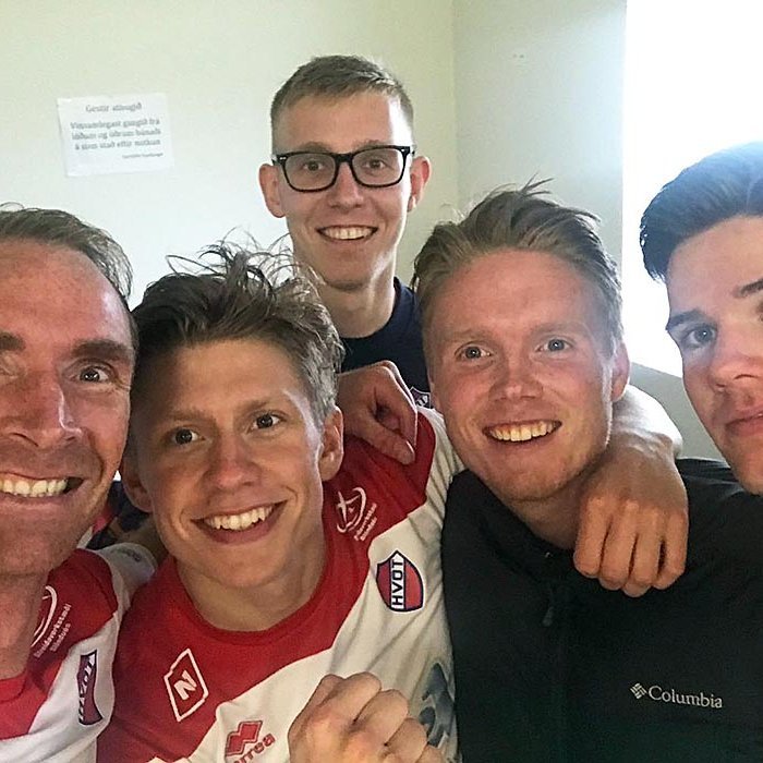 Stemning í klefanum eftir sigurleik gegn toppliði Snæfells á dögunum. Fra vinstri: Bjarki Már Árnason, Ágúst Friðjónsson, Kristófer Már Tryggvason, Pétur Arnar Kárason og fyrir aftan er Róbert Guðmundsson. MYND: BMÁ