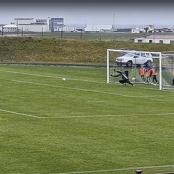 Markvörður Kormáks/Hvatar, Uros Djuric, ver vítaspyrnu frá Víðismönnum. SKJÁSKOT AF VEF K/H