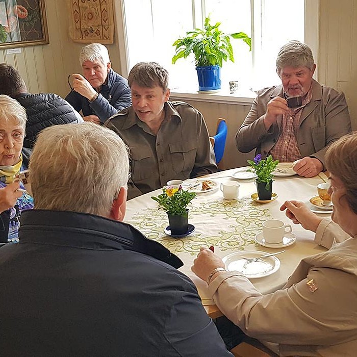 Frá kosningakaffi í VSP-húsinu á Hvammstanga í dag. NYND: GUÐMUNDUR HAUKUR