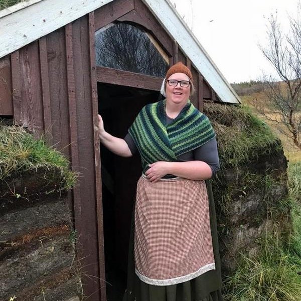 Bókakonan Kristín Einarsdóttir á þjóðlegu nótunum. Aðsend mynd.