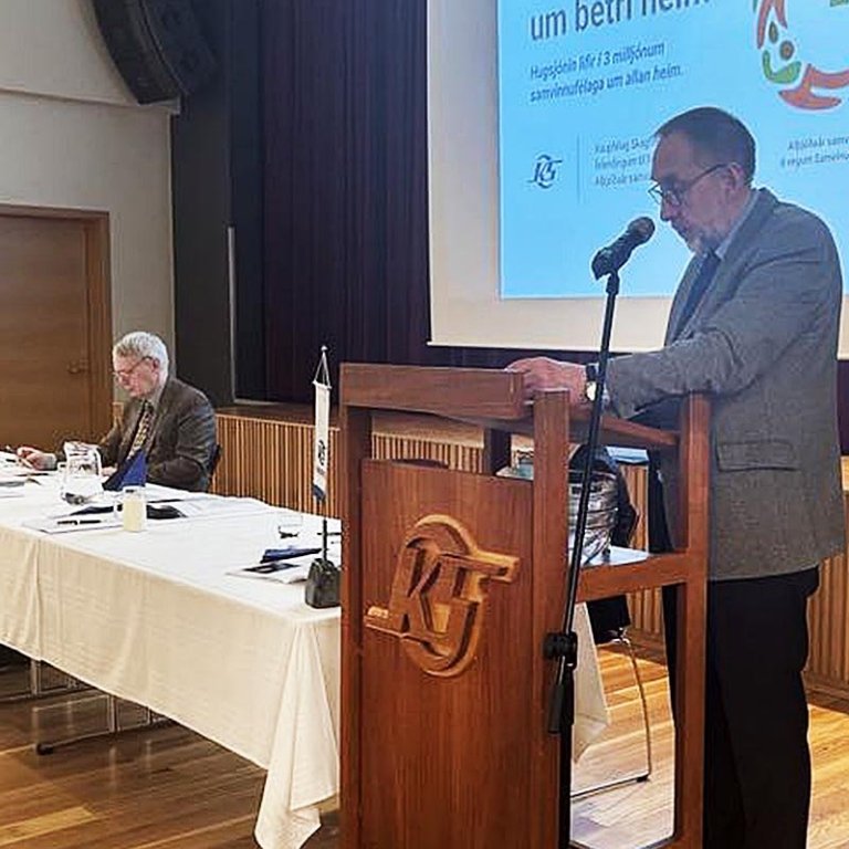 Bjarni Maronsson, stórnarformaður Kaupfélags Skagfirðinga, í pontu. MYND AÐSEND
