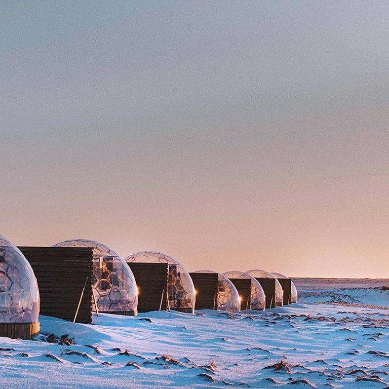 Kúluhús Aurora Igloo við Hellu á Suðurlandi. Verið er að reisa svona hús við Víðihlíð og er vonast til að hægt verði að byrja að leigja þau út um áramótin. MYND FRÁ AURORA IGLOO