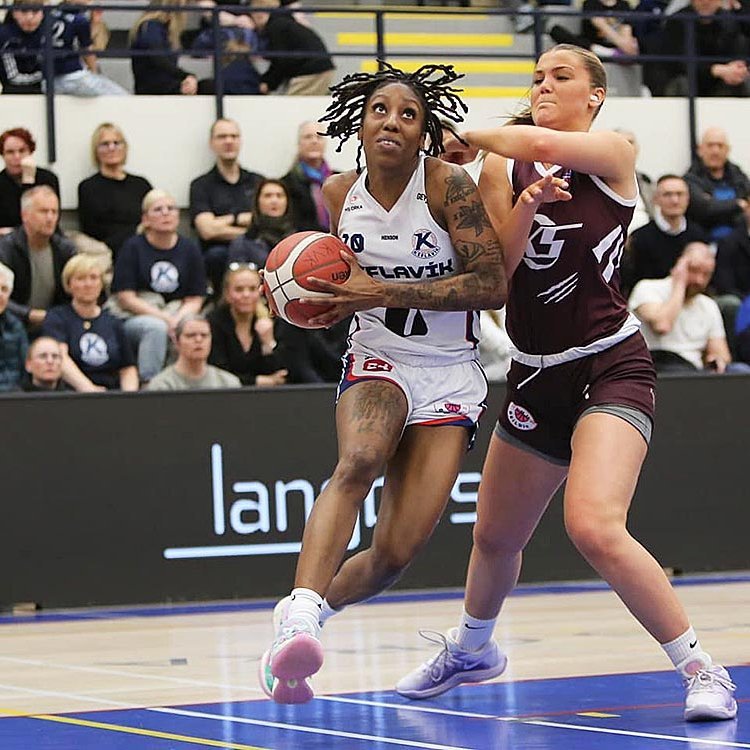 Úr leik Keflavíkur og Tindastóls í gærkvöldi. MYND AF KARFAN.IS