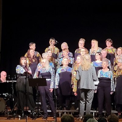 Kvennakórinn Sóldís lauk vetrarstarfi sínu í Höfðaborg á Hofsósi þann 29. apríl sl. en yfirskrift tónleikanna var Eurovision - Eitt lag enn. Mynd: PF.