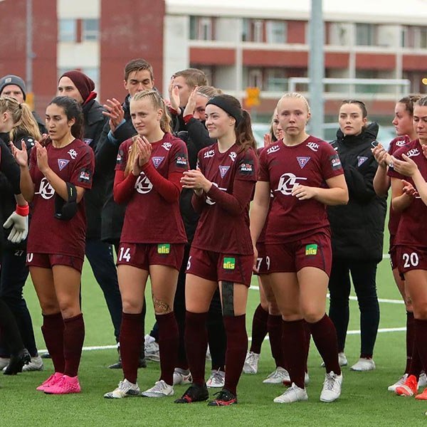 Laufey Harpa (fyrir miðri mynd) að loknum síðasta leik sínum með liði Tindastóls sl. haust. MYND: ÓAB