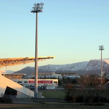 Laugardalsvöllur er núverandi þjóðarleikvangur Íslands en fyrsti landsleikurinn var spilaður þar 8. júlí 1957 gegn Norðmönnum. Mesti áhorfendafjöldi var á leik Íslands og Ítalíu,18. ágúst 2004 þegar 20.204 mættu en selt var í stæði. Um 25.000 manns voru á tónleikum 17. ágúst 2007 og um 30.000 á tónleikum Ed Sheeran 10. ágúst 2019. Mynd: KSÍ.is