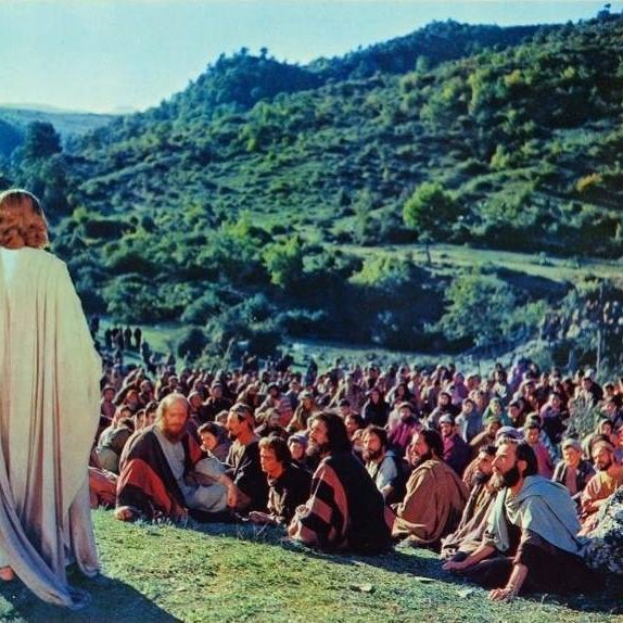 Fjallræðan. Mynd af FB-síðunni Biblían.