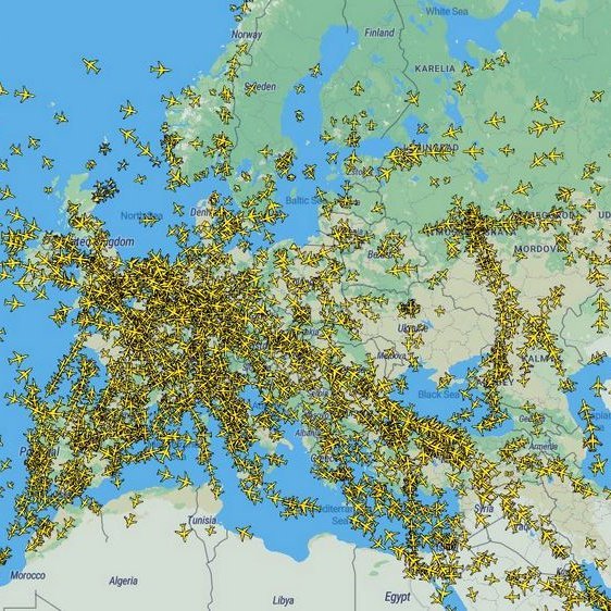 Flugumferð í morgunsárið. Mynd: planefinder.net.