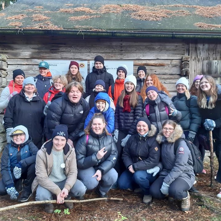 Flottur hópur ungmenna úr Húnaþingi vestra og Finnlandi sem tekir þátt í verkefninu Leiðin að rótunum. Aðsend mynd.