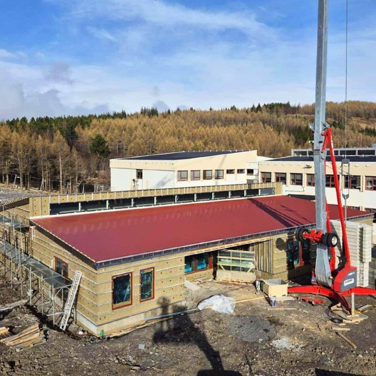 Ný leikskóli risinn í Varmahlíð en nú er unnið að framkvæmdum innanhúss. Myndin var tekin í Varmahlíð í gærmorgun þegar það var hvít jörð á Króknum. MYND: HAFSTEINN LOGI