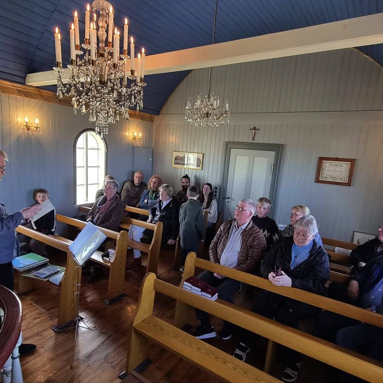 Eyþór fer með ljóð í Ketukirkju á Skaga. MYNDIR: GUNNI RÖGG