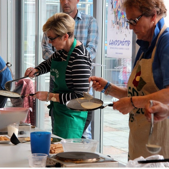 Pönnukökubakstur á Landsmóti í gær. Mynd:FE
