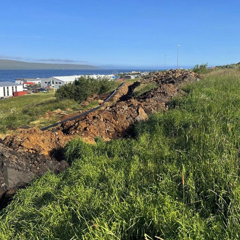 Vinna við lögnina þegar hún hófst í sumar. MYND: HÚNAÞING VESTRA