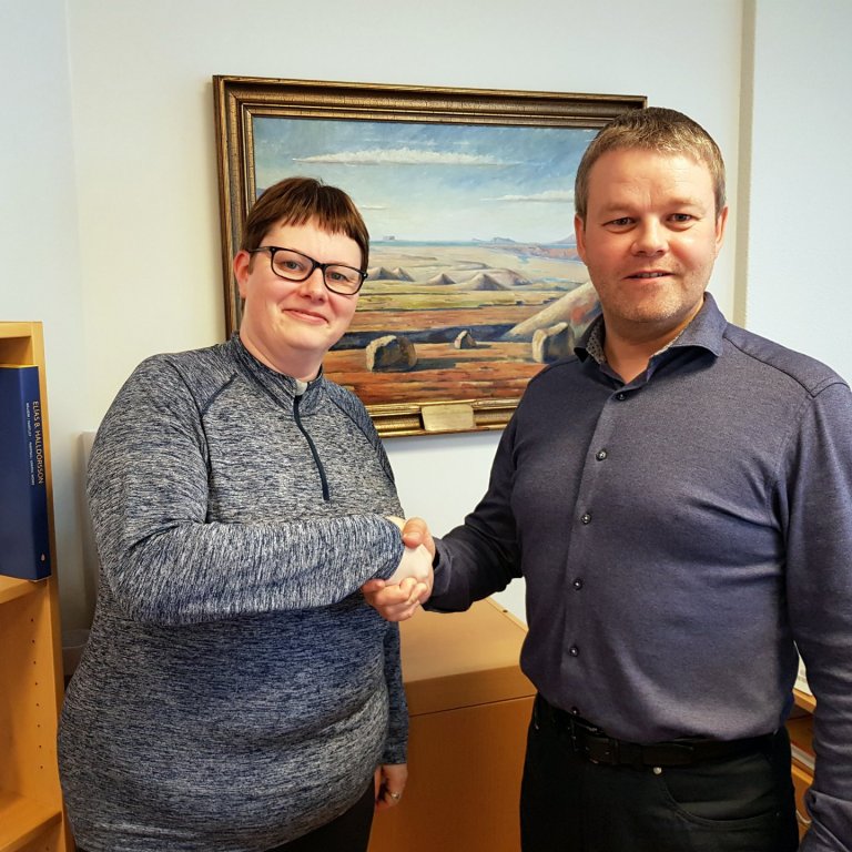 Sigurlaug Dóra og Sigfús Ingi handsala samninginn sl. föstudag. Mynd: PF