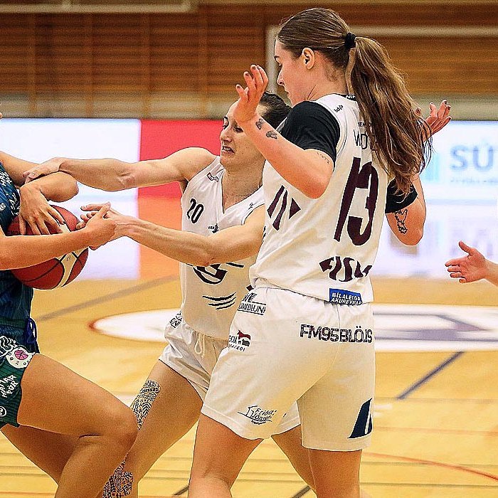 Maddie og Marta voru í stuði í kvöld en þær toppuðu flesta tölfræðiþætti í Bónus deildinni í vetur eins og lesa má um í fréttinni. MYND AF VEF TINDASTÓLS