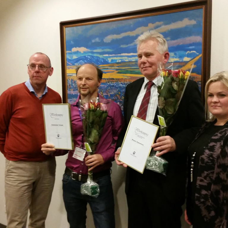 Magnús Sigmundsson ásamt Elíasi Bj. Gíslasyni forstöðumanni Ferðamálastofu á Akureyri og Arnheiði Jóhannsdóttur hjá Markaðsstofu Norðurlands. Á myndinni er einnig Andreas Baumgartner hjá Inspiration Iceland, en það fyrirtæki fékk viðurkenninguna Sproti ársins. Mynd: KSE