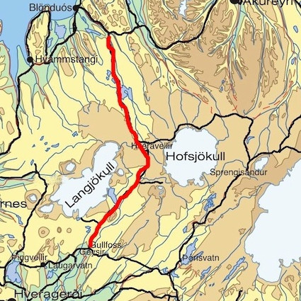 Í greinargerð með tillögunni segir að heilsársvegur yfir Kjöl muni stytta til muna leiðina landshorna á milli og auðvelda ferðir til Norðurlands.