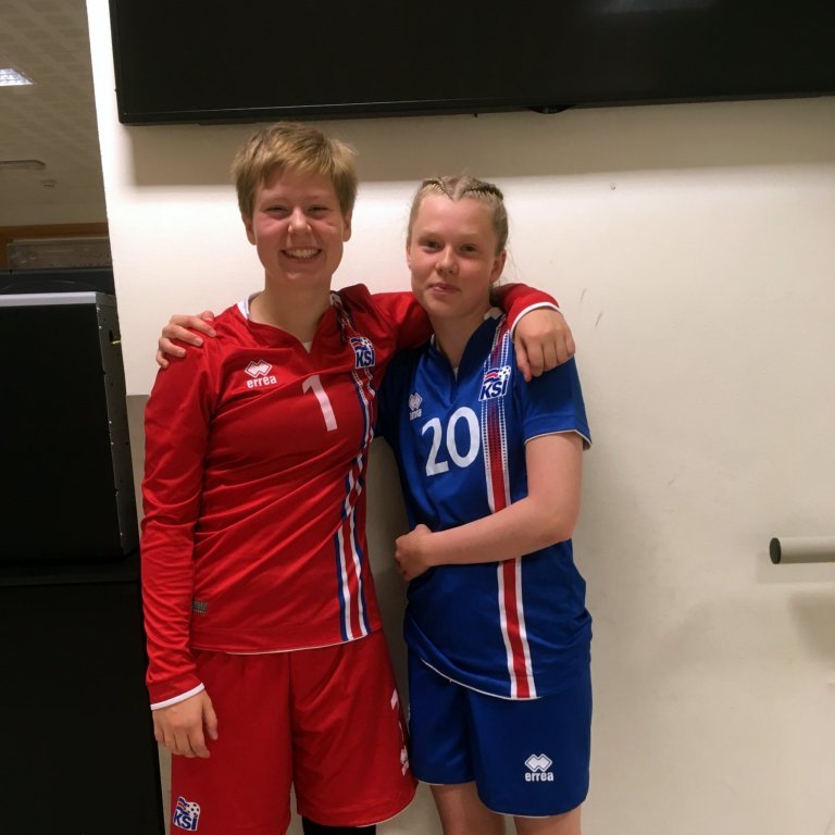 Margrét og Marsilía í flottum búningum á hæfileikamóti KSÍ um helgina. Mynd: EE.