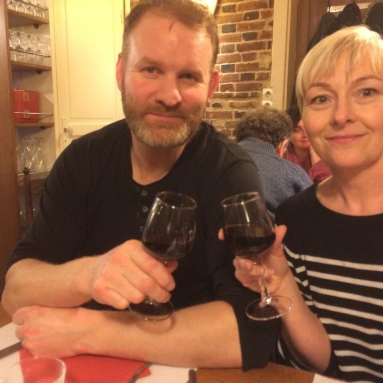 Ragnar og Margrét á veitingastað í 11. hverfi í París, kvöldið áður en hryðjuverkin voru framin þar. Mynd: Úr einkasafni.