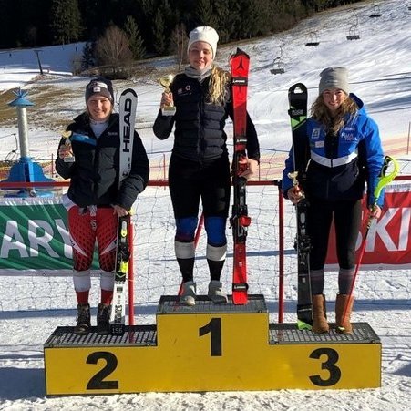 María á verðlaunapallinum í gær. Mynd:ski.is