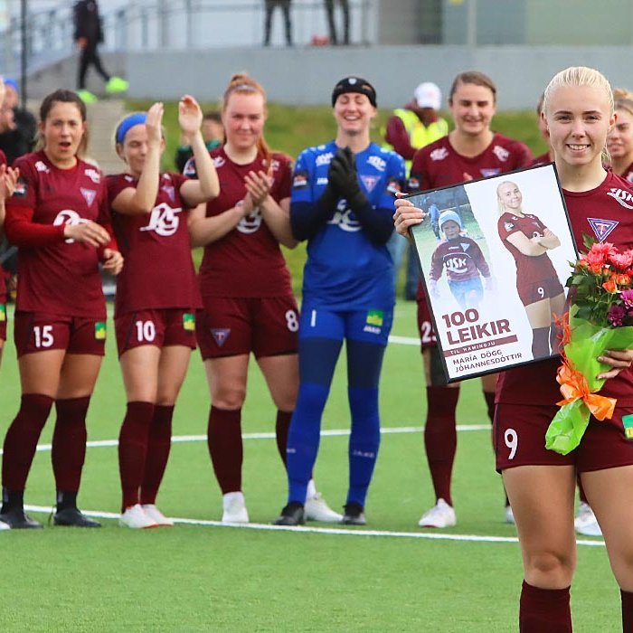 María Dögg var heiðruð fyrir leik en hún náði nýlega þeim áfanga að spila sinn 100. leik fyrir Tindastól. Hún stóð fyrir sínu í dag eins og vanalega. MYND: ÓAB