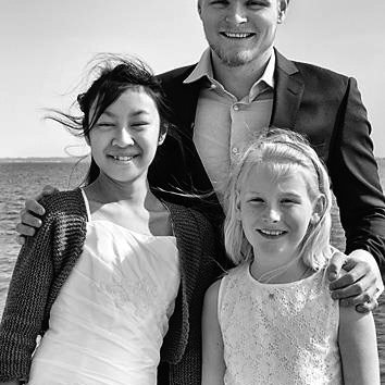 Matgæðingurinn Andri ásamt systrum sínum, Ingibjörgu Önju vinstra megin, og Hafrúnu Ásu til hægri. Aðsend mynd.