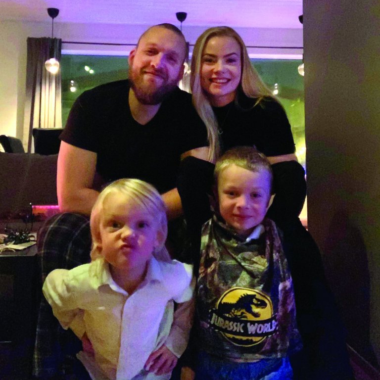 Kiddi og Fjóla og strákarnir. MYND AÐSEND.