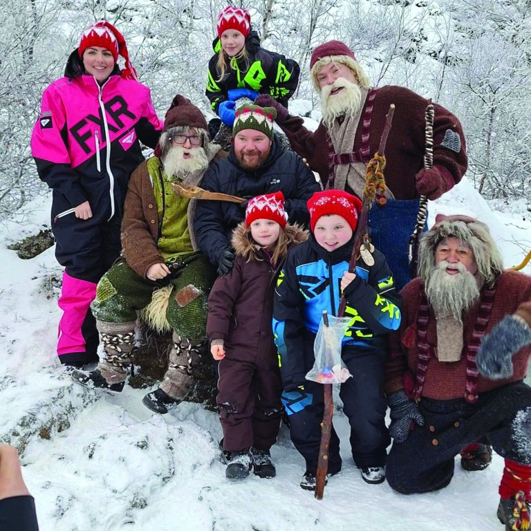 Fjölskyldan í Dimmuborgum. Mynd aðsend