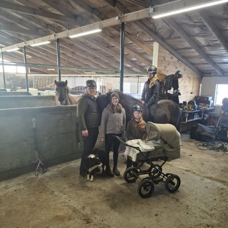 Magnús, Selina, Sigríður og Helga ásamt óskírðum Magnússyni. AÐSEND MYND