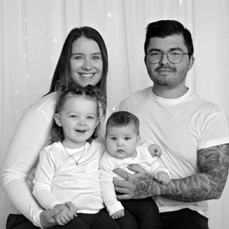 Snæborg Lilja og Roman með dæturnar. AÐSEND MYND