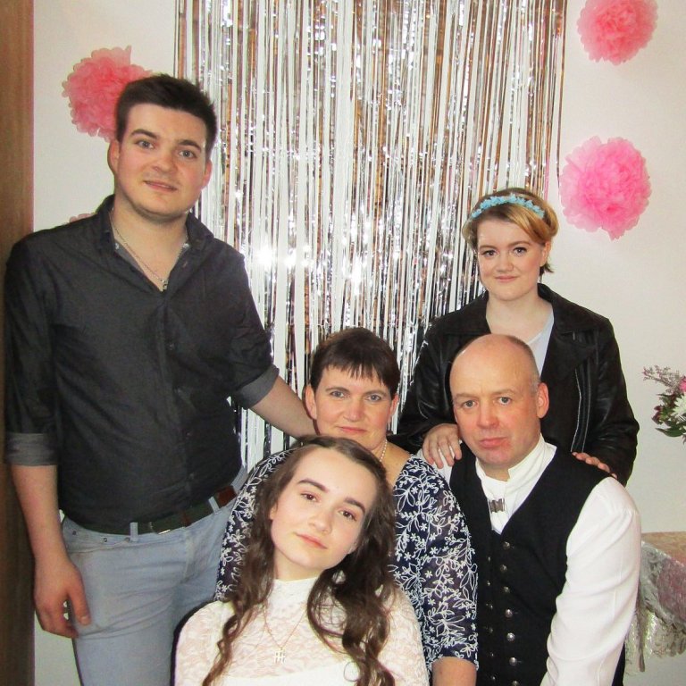 Guðbjörg og Sigurjón ásamt börnunum þrem. AÐSEND MYND