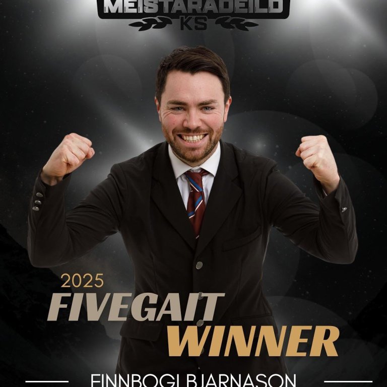 Finnbogi Bjarnason fagnaði sigri í fimmgangnum. MYND AF FB-SÍÐU MEISTARADEILDAR KS
