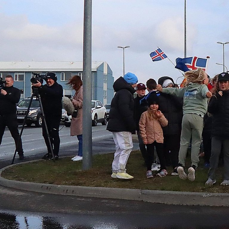 Gunni Trausta, Árni Gunn og Elenóra við upptökur þegar meistaralið Tindastóls stoppaði við Síkið daginn eftir að titillinn var í höfn. MYND: ÓAB