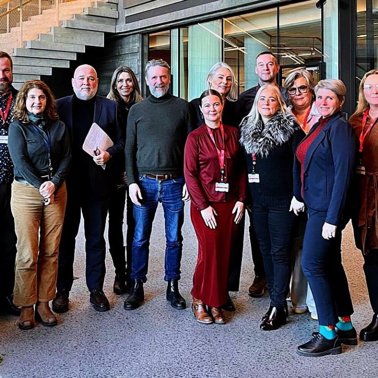 Fulltrúar landshlutasamtakanna og Byggðastofnunar ásamt Loga Einarssyni ráðherra og Elfu Lilju Gísladóttur frá List fyrir alla. MYND AF SSNV.IS