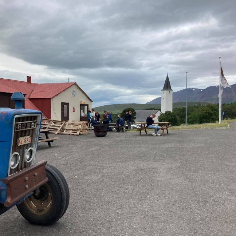 Veðrið var gott í gær og andrúmsloftið einnig á Hólum. Mynd: SMH