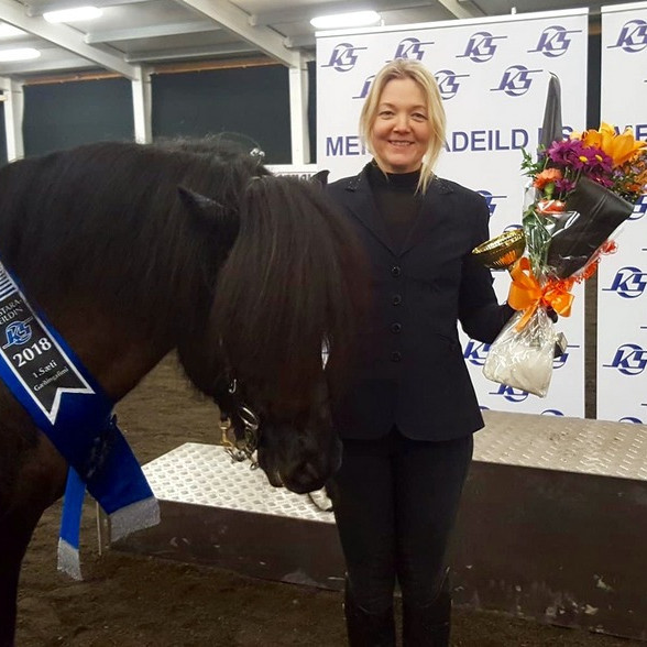 Mette Mannseth og Karl frá Torfunesi voru efst eftir forkeppni og sigruðu svo í úrslitum í gæðingafiminni. Mynd: Meistaradeild KS.