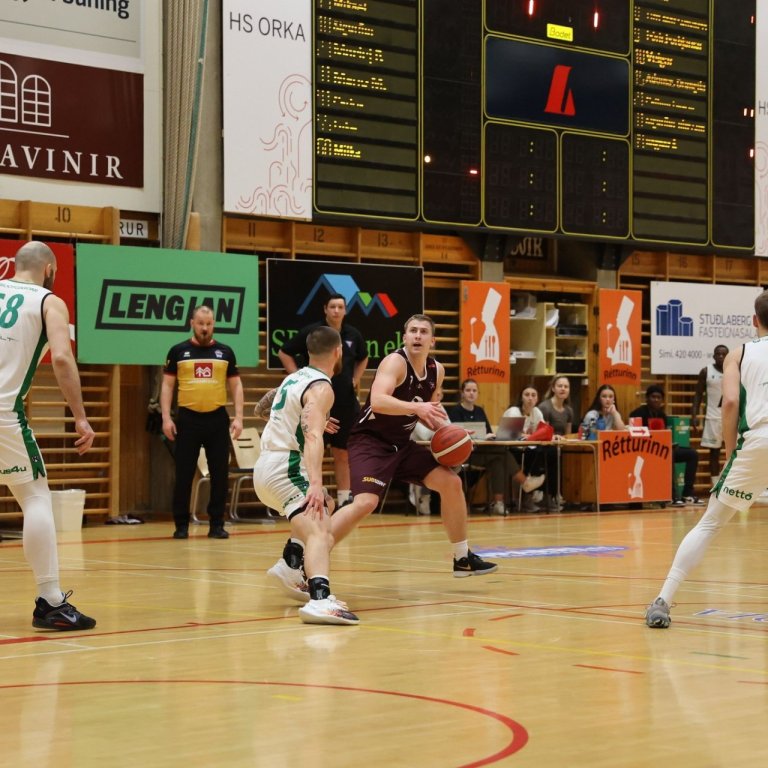 Pétur í leiknum á móti Njarðvík. Mynd tekin af facebook-síðu Körfuknattleiksdeildar Tindastóls.