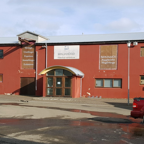 Hver er munurinn á safni, setri og sýningu og fyrir hvað stendur Byggðasafn Skagfirðinga?