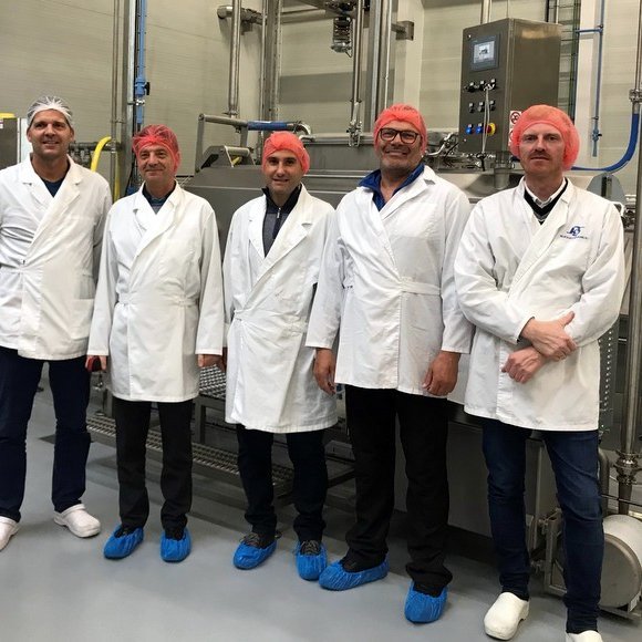 Sérfræðingar ALMAC í miðju ásamt starfsmönnum MKS. Aðsend mynd.