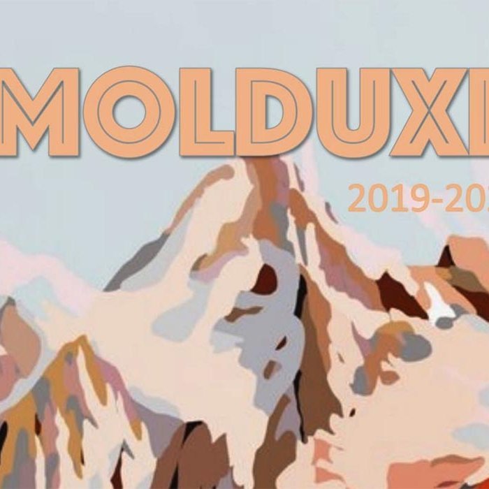 Hér sést reyndar aðeins efri helmingurinn af forsíðu Molduxa og kannski rétt að taka fram að fjallið á forsíðunni er ekki Molduxi.