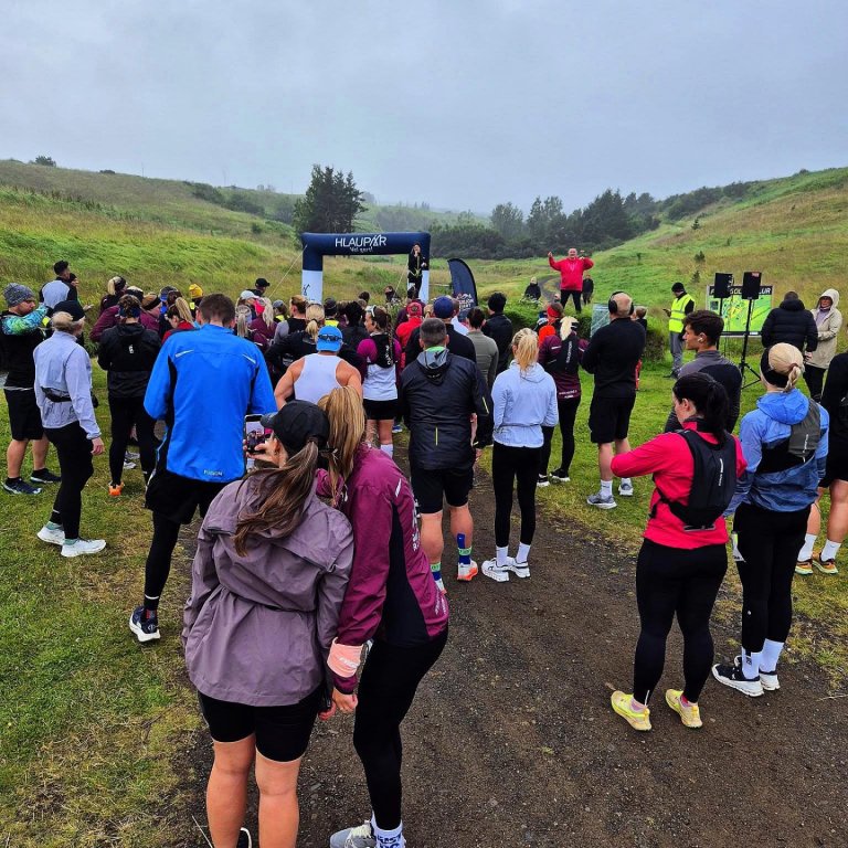 Þátttakendur í Molduxi Trail klárir í slaginn við rásmarkið. MYND AF FACEBOOK