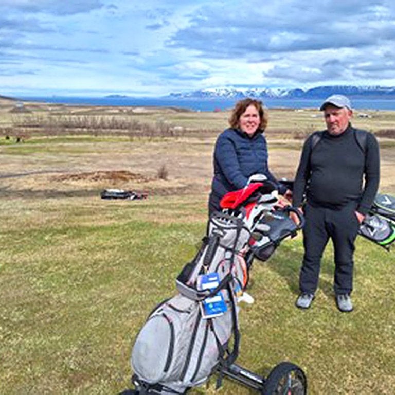 Lóa og Muggur á golfvellinum ofan Sauðárkróks. AÐSEND MYND