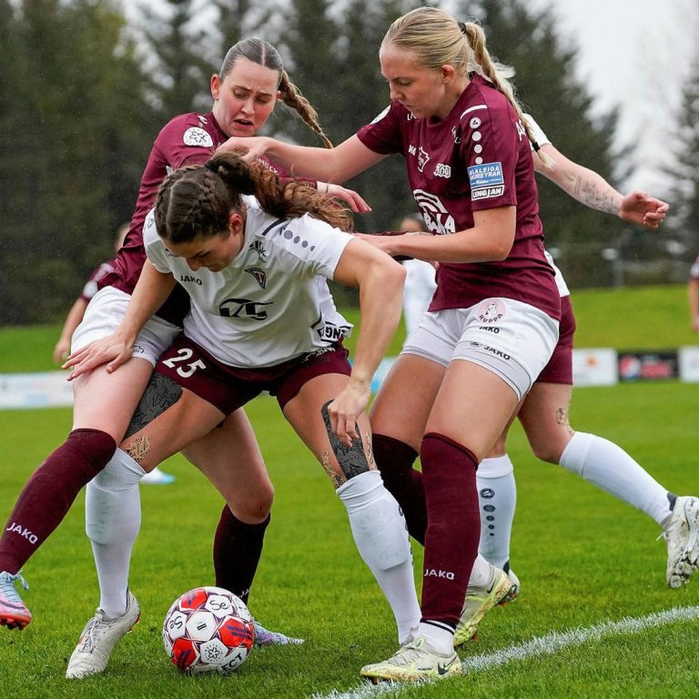 Murielle í baráttunni í gærkvöldi Mynd: mbl.is/Óttar Geirsson