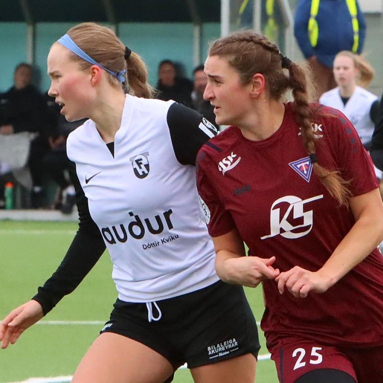 Murr er komin með 100 leiki fyrir Stólastúlkur og hefur skorað í þeim 98 mörk. Geri aðrir betur. Hér er hún á ferðinni í leik gegn FH fyrr í sumar. MYND: ÓAB